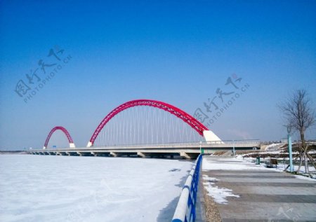 冬天的桥