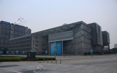 东莞图书馆正门