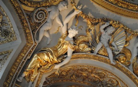 卢浮宫的金顶浮雕