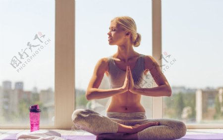 运动塑型健康瑜伽美女