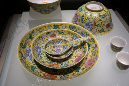 清代瓷器盘碗