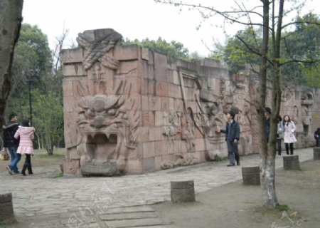 石墙雕塑