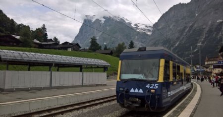 瑞士因特拉肯少女峰观光列车
