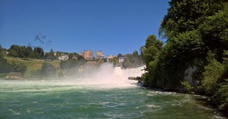 瑞士沙夫豪森著名的莱茵瀑布