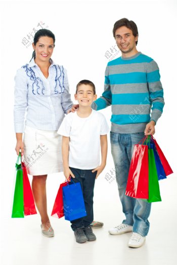 提着购物袋的一家人图片