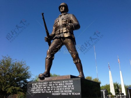 战斗的士兵雕像
