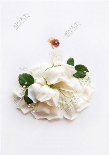 白色花瓣灵感礼服设计图