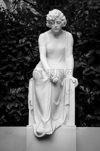 女人雕像