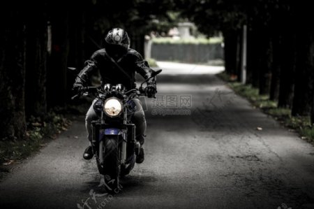 人街道黑暗自行车摩托车摩托车驾驶员骑自行车车手本田大黄蜂
