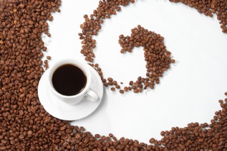 浓咖啡与咖啡豆图片