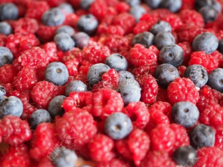 树莓和蓝莓水果