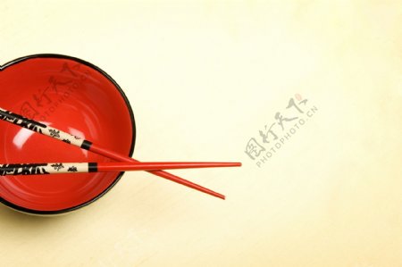 红色的筷子和碗图片