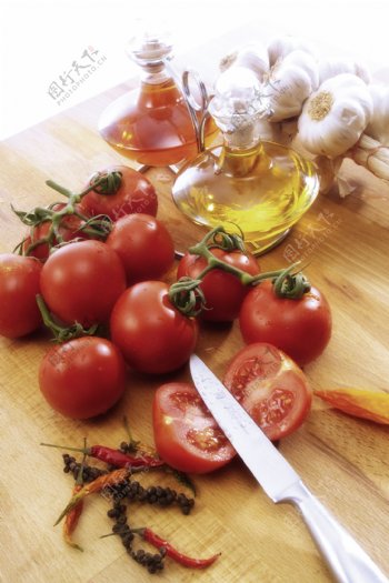 番茄大蒜与色拉油图片