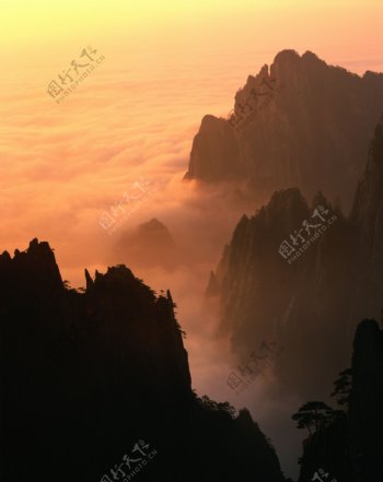 山峰自然风景图片