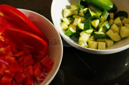 黄瓜与红色辣椒