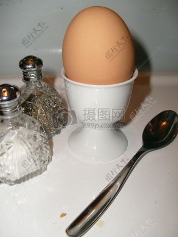 酒杯中的鸡蛋