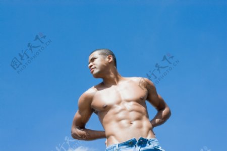 强壮肌肉男性图片