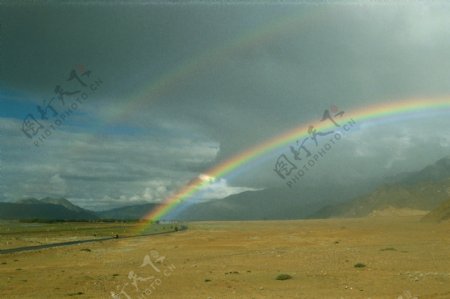 沙漠彩虹风景摄影图片