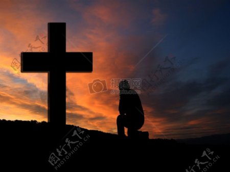 十字架下的祈祷