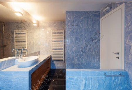 蓝色简洁浴室装修设计