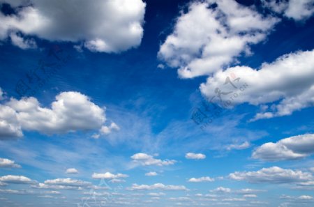 蓝天下的白云图片