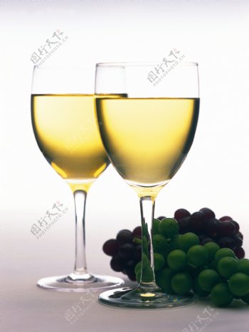 洋酒与葡萄商业摄影图片