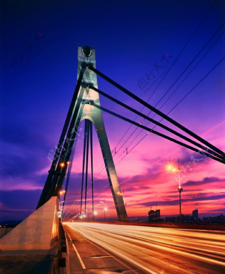美丽城市桥梁夜景图片