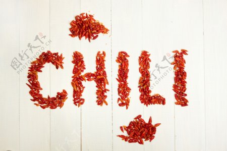 红辣椒拼成的字母图片