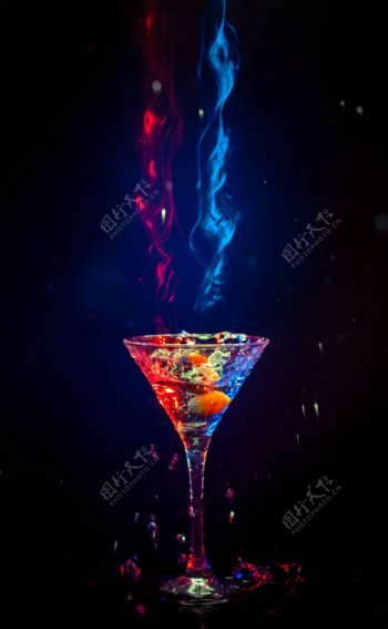 彩色酒杯背景素材图片