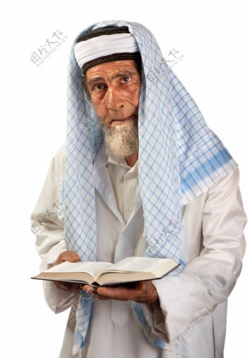 看圣经书的阿拉伯老人图片