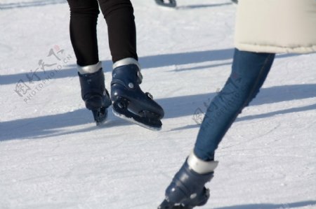 雪上滑冰腿部图片