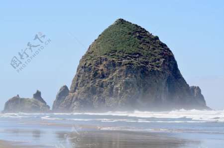 水面上的高山