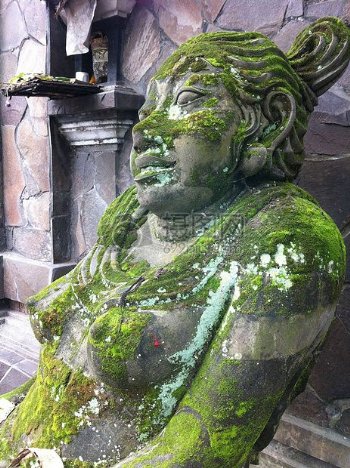 巴厘岛上的石质雕塑