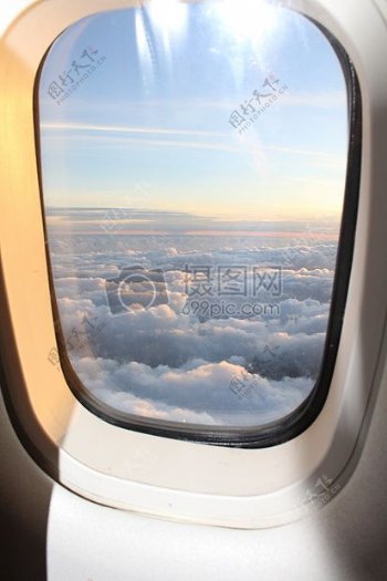 云飞机窗口