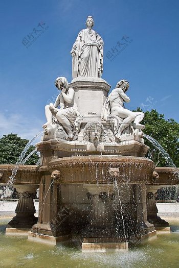 法国喷泉雕像