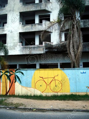 涂鸦建设自行车主题街头艺术