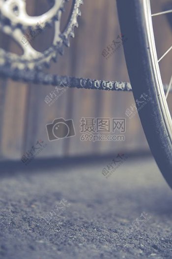 自行车轮的剪影