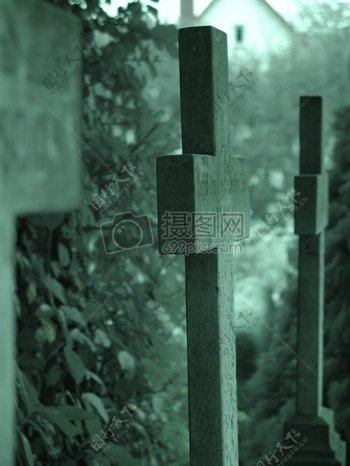 坟墓上的十字架