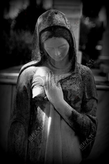 圣母玛丽雕像