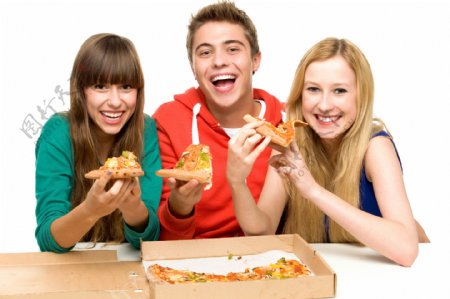 吃披萨的同学图片