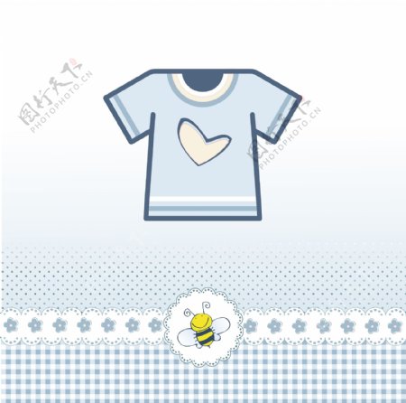 婴儿沐浴卡与蓝色T恤