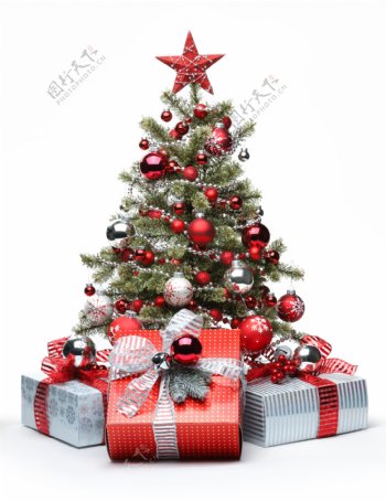 美丽的圣诞树下的礼物盒图片
