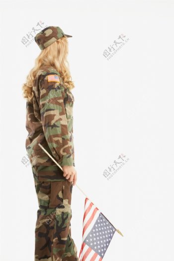 手拿国旗的美女军人图片
