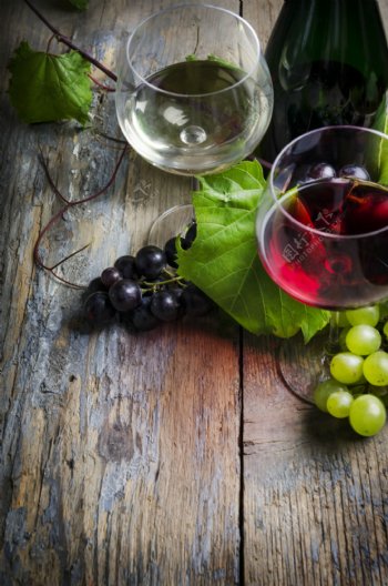 葡萄酒与葡萄图片