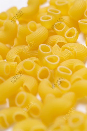 黄色背景意大利美食图片