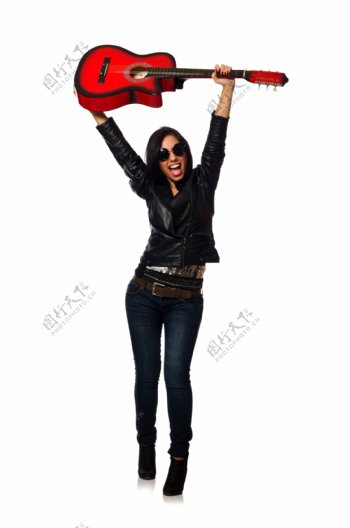 双手举吉他的美女图片