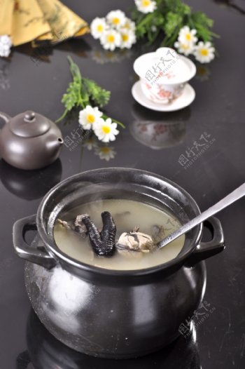茶树菇煨鸡瓦罐汤图片