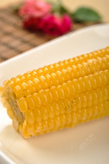 盘子玉米图片
