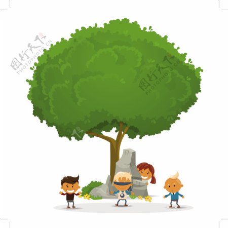 孩子们在树上玩耍