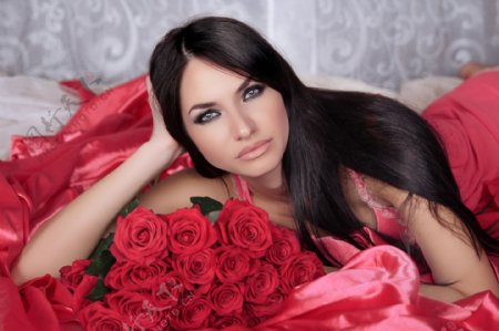 玫瑰花和外国女人图片